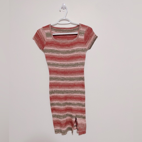 Clothes - Picture 5 of 10